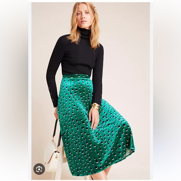 Anthropologie MAEVE Carly velvet pleated skirt. Size small - Picture 2 of 6